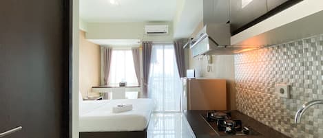 开间 | 私人厨房 | 大冰箱、炉灶