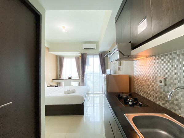 Studio | Private kitchen | Full-size fridge, stovetop - Cozy Studio At 20Th Fl Grand Dhika City Apartment (Bekasi)
