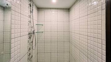 Studio | Bathroom