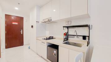 Apartment | Private kitchen | Full-size fridge, stovetop