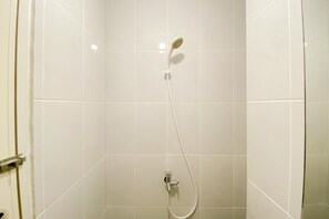 Studio | Bathroom - Best Furnished Studio Tokyo Riverside Pik 2 Apartment (Teluknaga)