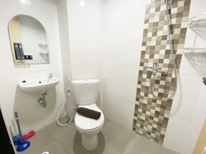 开间 | 浴室 | 淋浴设施、免费洗浴用品、毛巾