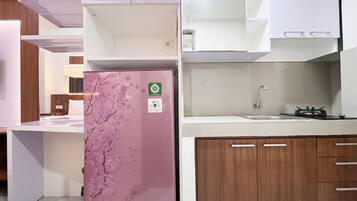 Studio | Private kitchen | Full-size fridge, stovetop