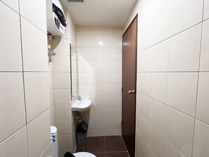 Estudio | Baño | Ducha, artículos de higiene personal gratuitos y toallas