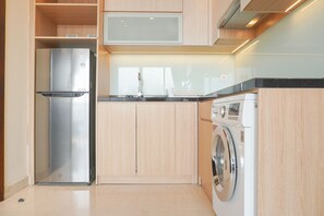 Apartment | Eigene Küche | Großer Kühlschrank, Herdplatte