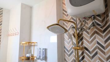 Apartment | Bilik Mandi | Pancuran mandi, tuala disediakan