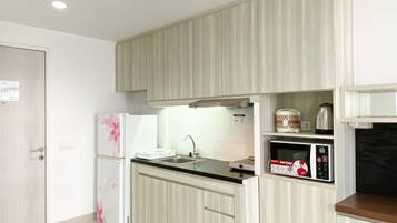 Studio | Eigene Küche | Großer Kühlschrank, Herdplatte