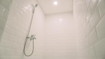 Apartemen | Kamar mandi | Shower, perlengkapan mandi gratis, dan handuk