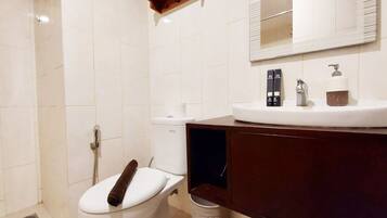 Estudio | Baño | Regadera, amenidades de baño gratuitas, toallas