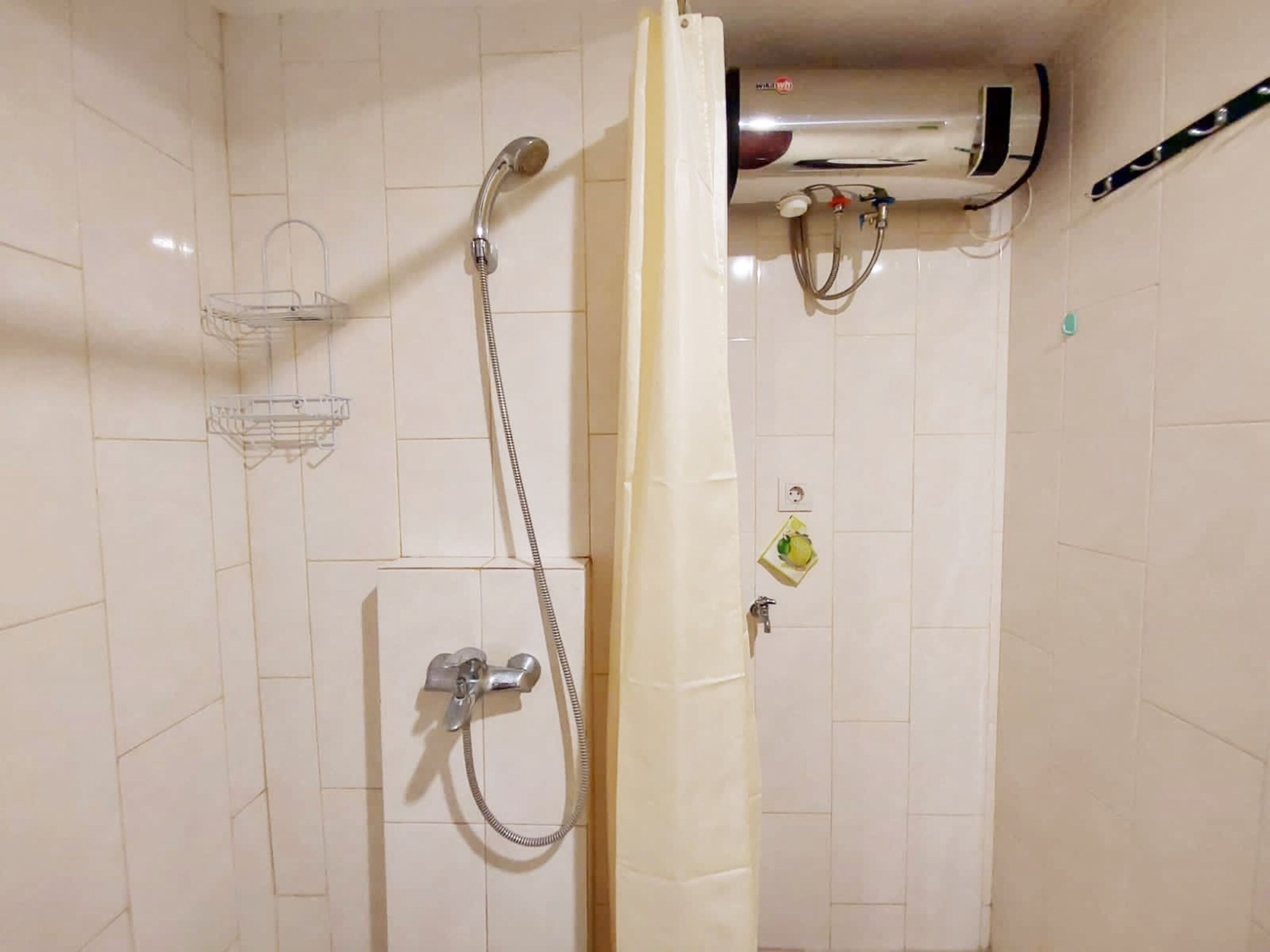 Studio | Bilik Mandi | Pancuran mandi, kelengkapan dandanan diri percuma, tuala disediakan 