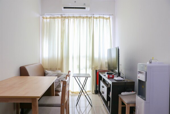 Apartment | Living area - Modern And Homey 1Br At Maple Park Sunter Apartment (Jakarta)