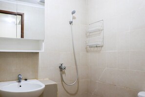 Bathroom - Modern And Homey 1Br At Maple Park Sunter Apartment (Jakarta)