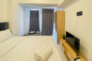 Free WiFi - Studio Furnished With Comfort Design At Tokyo Riverside Pik 2 Apartment (Teluknaga)