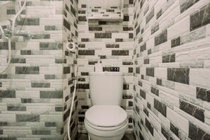 Estudio | Baño | Regadera, amenidades de baño gratuitas, toallas