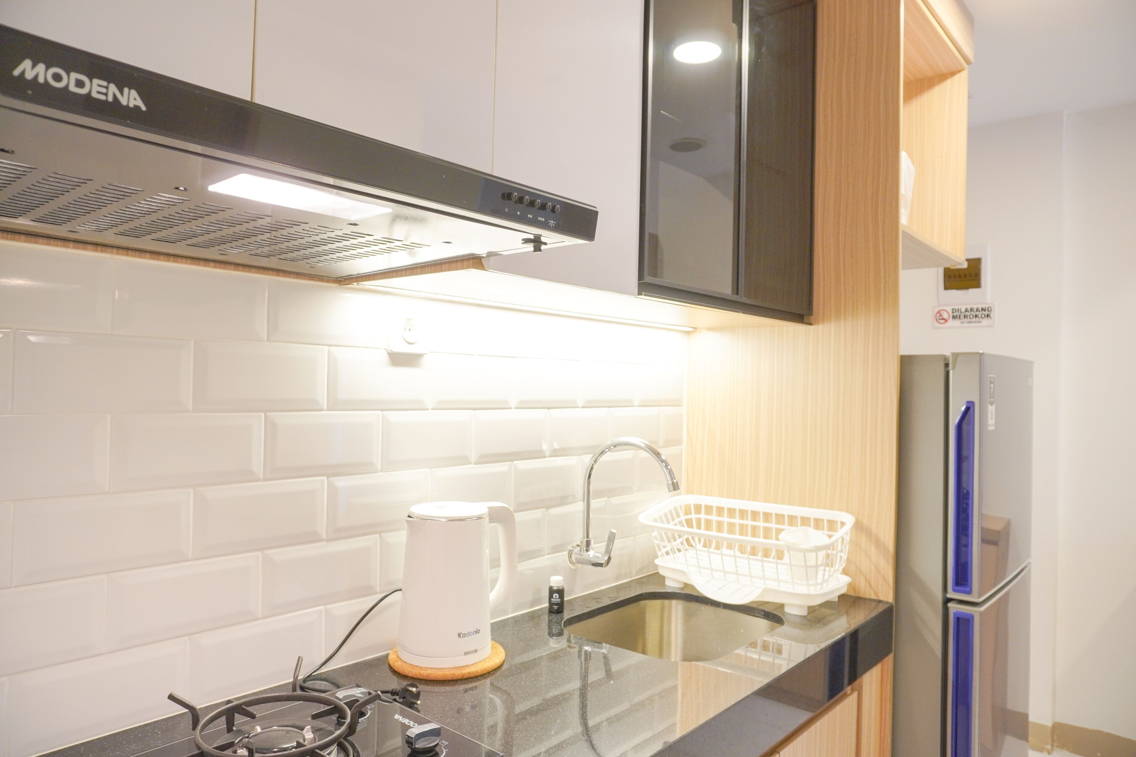 Apartment | Private kitchen | Full-sized fridge, stovetop