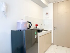 Estudio | Cocina privada | Frigorífico grande y placa de cocina