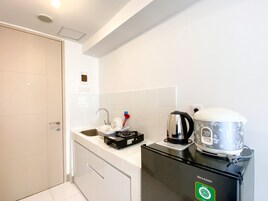 Estudio | Cocina privada | Frigorífico grande y placa de cocina