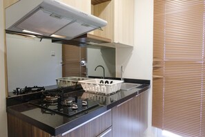 Apartment | Private kitchen | Full-sized fridge, stovetop - Strategic And Comfortable 1Br Apartment At Parahyangan Residence (Bandung)