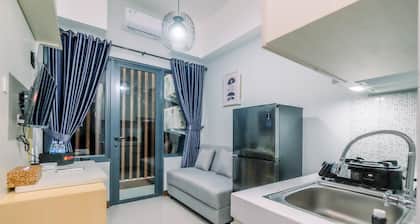 Well Furnished And Comfy 2Br At Royal Heights Apartment