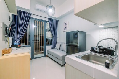 Well Furnished And Comfy 2Br At Royal Heights Apartment