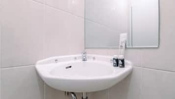 Apartment | Bathroom | Shower, free toiletries, towels