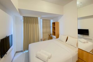 Studio | Free WiFi - Chic And Cozy Studio At Tokyo Riverside Pik 2 Apartment (Teluknaga)