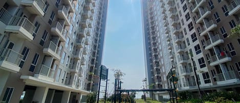 室外兒童遊樂區