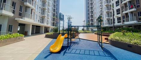 Área de juegos infantiles al aire libre