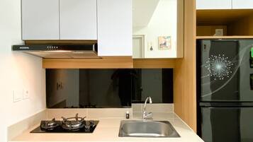 Apartment | Private kitchen | Full-sized fridge, stovetop