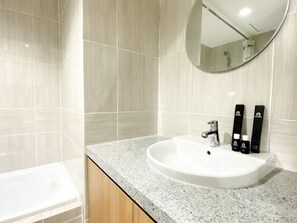 Apartment | Bathroom | Shower, free toiletries, towels