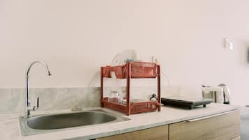 Studiolejlighed | Privat køkken | Køleskab/fryser i fuld størrelse, kogeplade