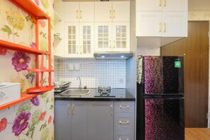 Private kitchen - Modern And Good Deal 2Br At Transpark Cibubur Apartment (Depok)