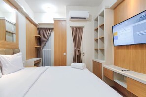 Studio | Free WiFi - Minimalist And Homey Studio At Amartha View Apartment (Semarang)