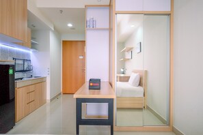 Studio | Free WiFi - Simply Look Studio High Fl At Evenciio Margonda Apartment (Depok)