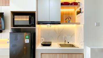 Studio | Eget kök | Stort kylskåp och spishäll