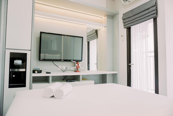 Free WiFi - Restful And Well Furnished Studio Transpark Bintaro Apartment (South Tangerang)