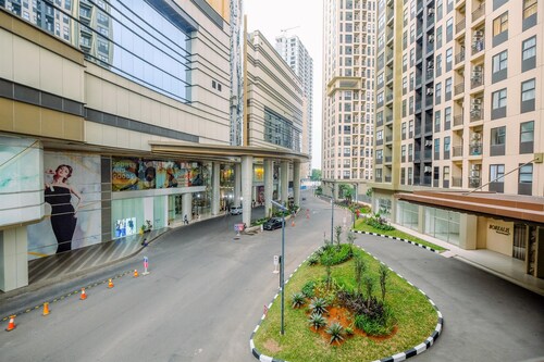 Modern Living And Nice Studio At Transpark Cibubur Apartment