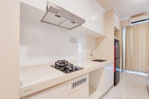 开间 | 私人厨房 | 大冰箱、炉灶