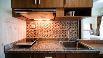 Studio | Private kitchen | Full-size fridge, stovetop