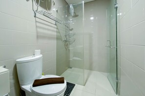 Apartment | Bathroom | Shower, towels