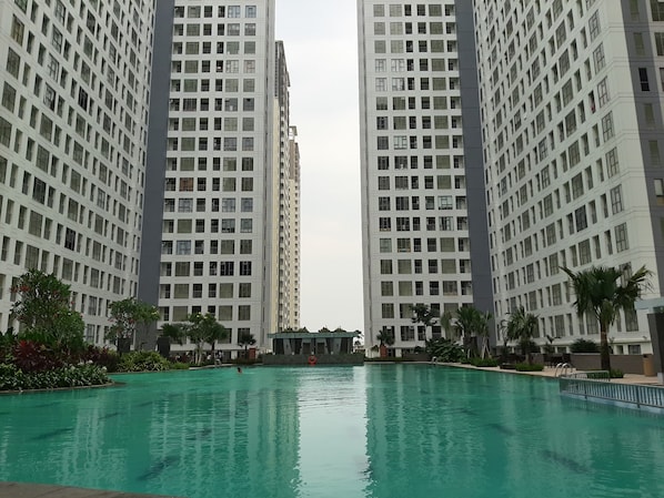 Outdoor pool - Restful And Homey Studio Apartment M-Town Residence (Gading Serpong)