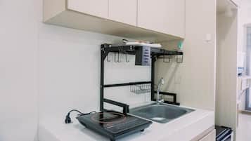 Studio | Private kitchen | Full-size fridge, stovetop