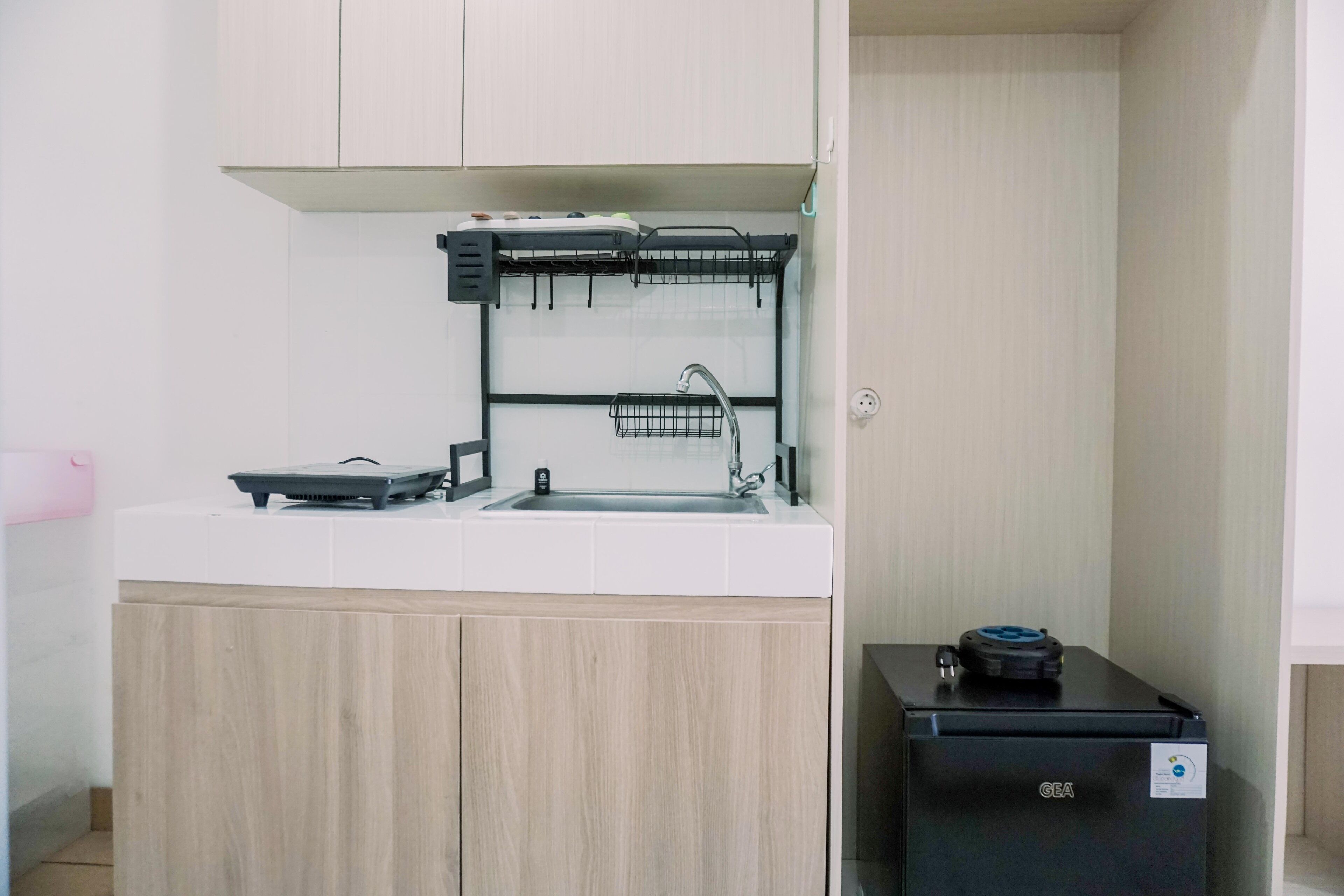 Studio | Private kitchen | Full-size fridge, stovetop