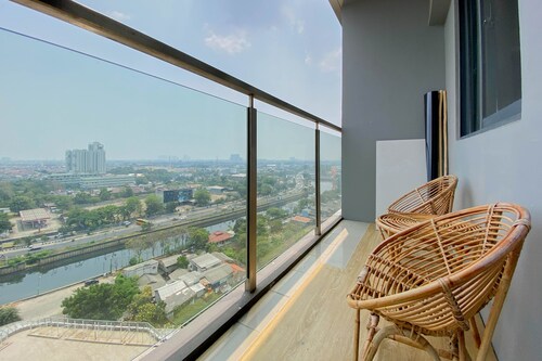 Spacious And Warm Studio Daan Mogot City Apartment