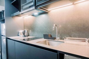 Refrigerador con freezer, placa de cocina