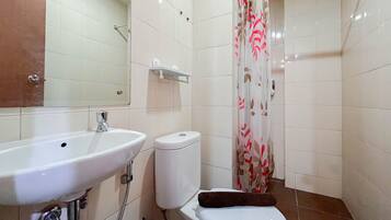 Apartment | Badezimmer | Dusche, Handtücher