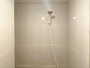 Studio | Bilik Mandi | Pancuran mandi, tuala disediakan 