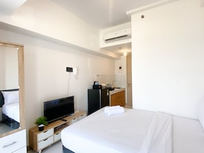 Room - Furnished Studio For 3 Pax With Sofa Bed At Tokyo Riverside Pik 2 Apartment (Teluknaga)