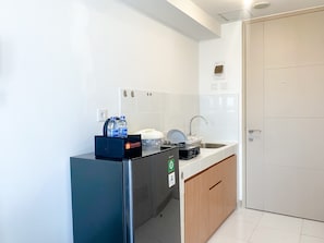 Studio | Private kitchen | Full-sized fridge, stovetop - Furnished Studio For 3 Pax With Sofa Bed At Tokyo Riverside Pik 2 Apartment (Teluknaga)