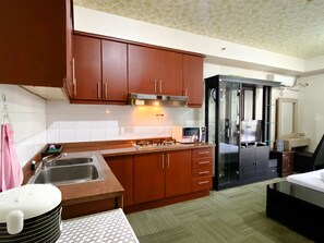 Studio | Eigene Küche | Großer Kühlschrank, Herdplatte